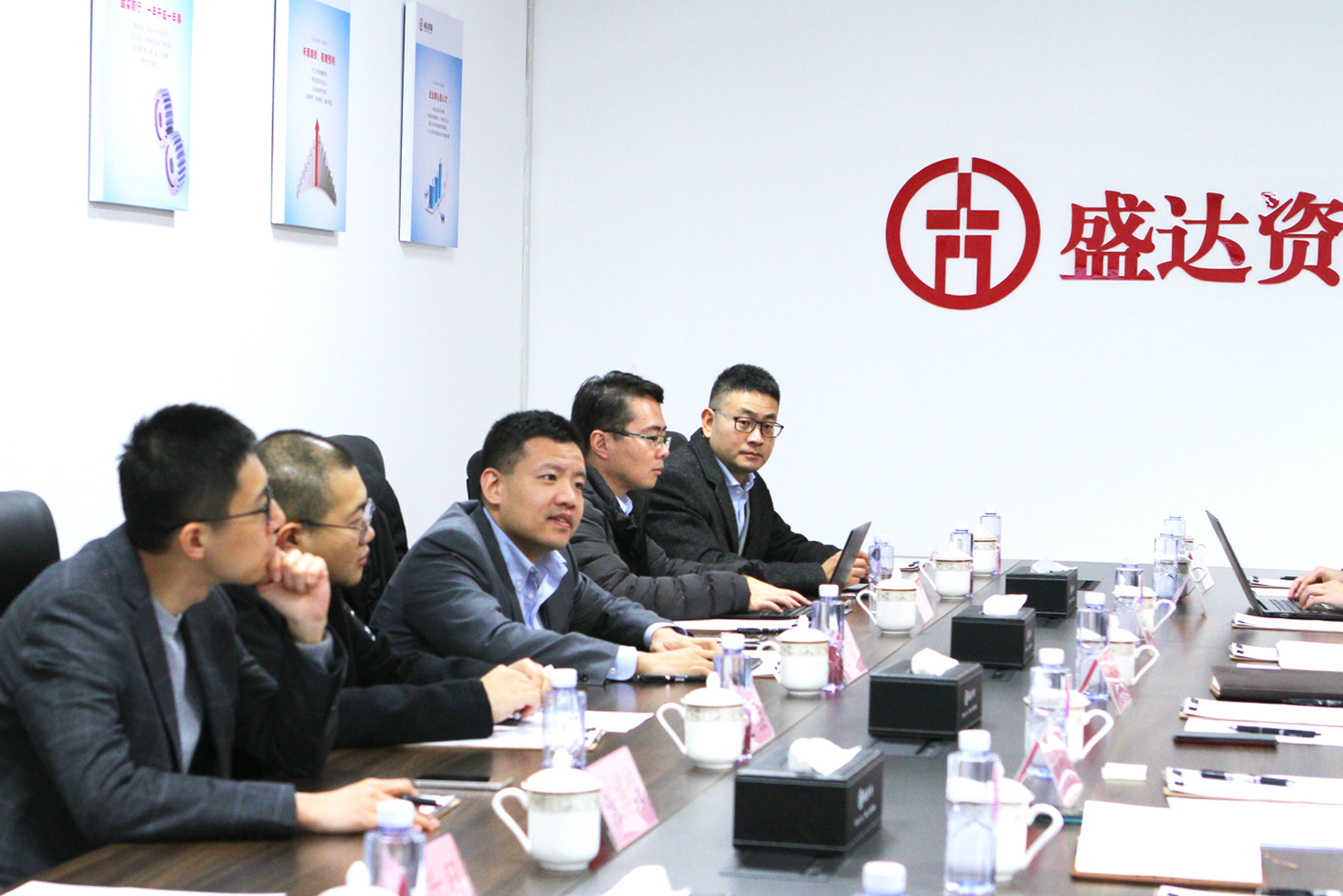海通证券有色首席分析师施毅携多家机构齐调研，乐竞体育受关注